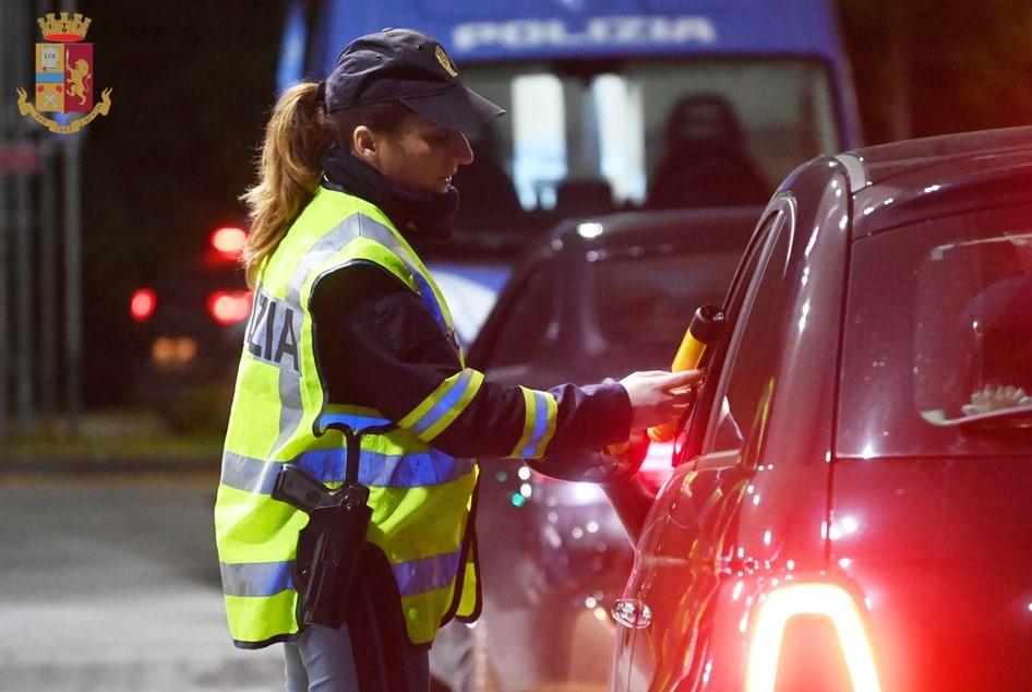Alla guida dopo aver sniffato “coca”, due denunciati