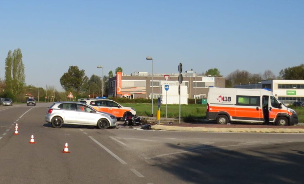 Incidente stradale a Funo, coinvolto un motociclista