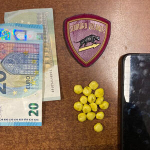 Fermato con 15 dosi di cocaina in bocca, arrestato