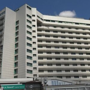 Incidente in zona Navile, grave motociclista