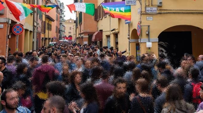 25 Aprile al Pratello: Confesercenti contro la chiusura alle 19