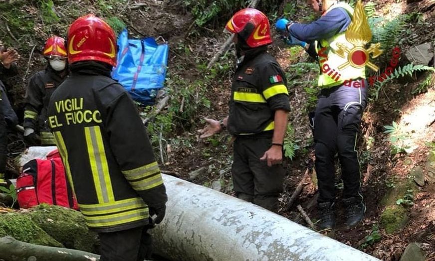 Boscaiolo muore schiacciato sotto un albero sulla ‘Via degli Dei’