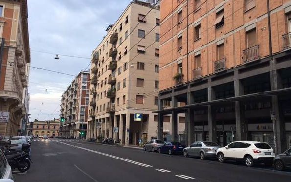 Non pagano cena da 100 euro al ristorante, il titolare li segue e li fa denunciare