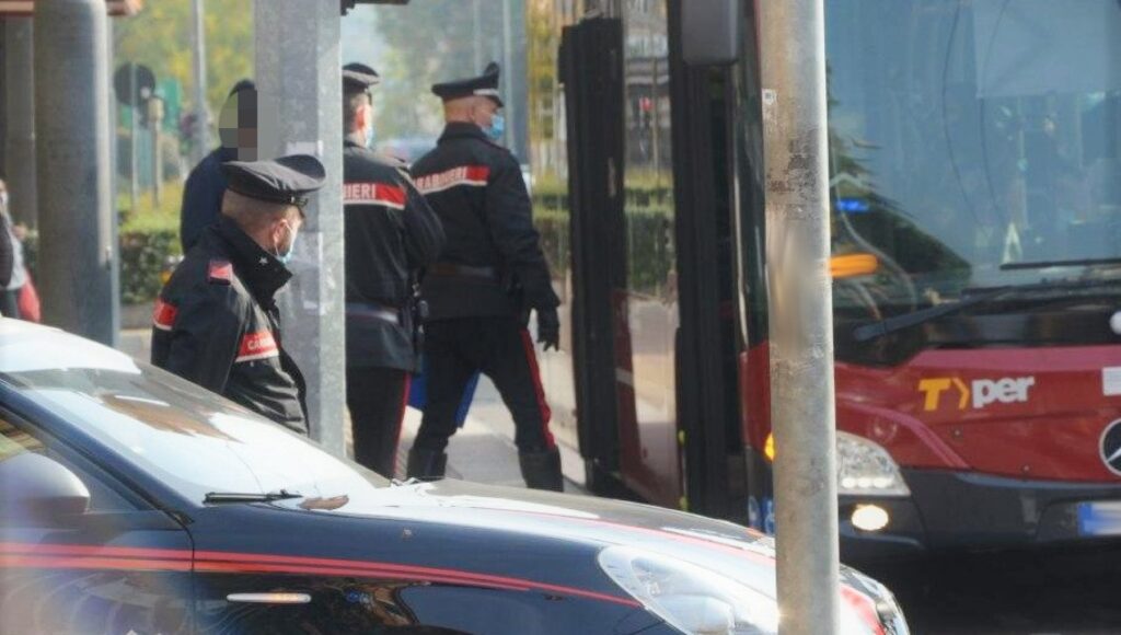 Parapiglia dopo un incidente a Bazzano, intervengono i carabinieri