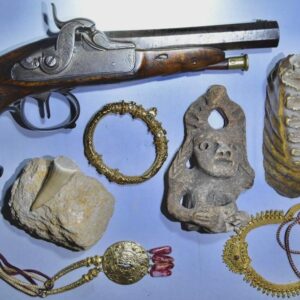 La polizia cerca proprietari di refurtiva sequestrata a Bologna