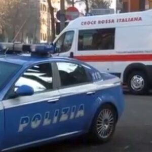 Barista reagisce ferendo cliente aggressivo