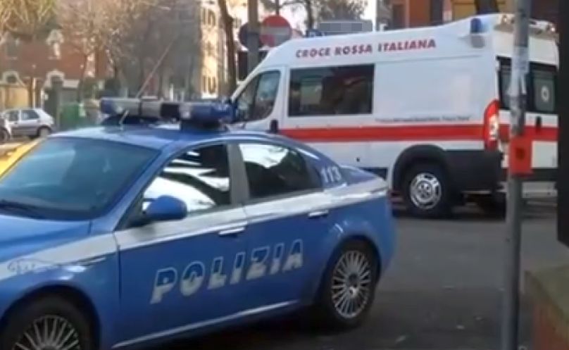 Barista reagisce ferendo cliente aggressivo