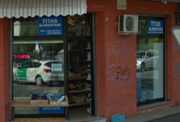 Rapina minimarket in via Azzurra, arrestato