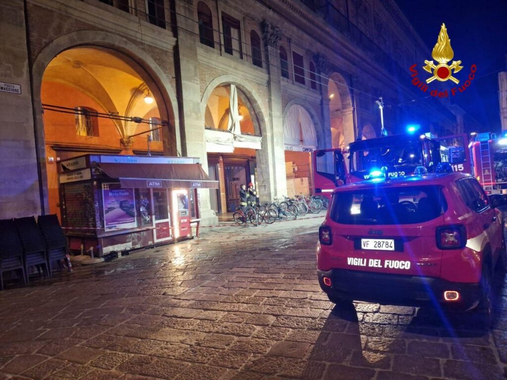 Incendio in piazza Maggiore
