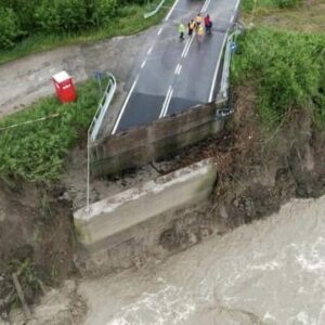 Frana su un tratto dell’Autosole a Sasso Marconi, code e disagi