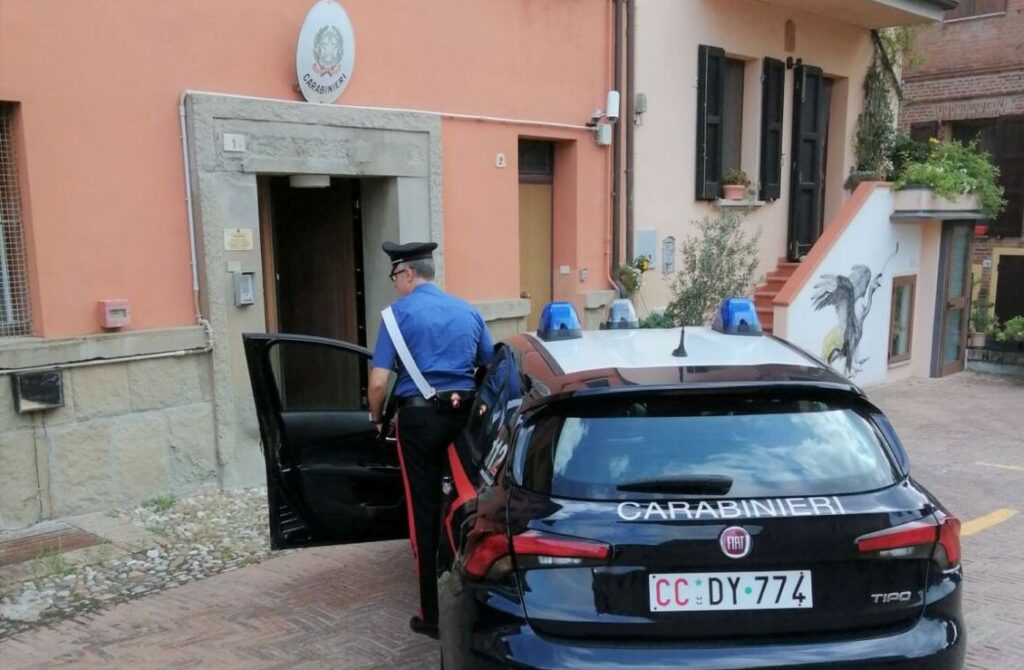 Cliente ‘molesto’ perseguita la cassiera di un market