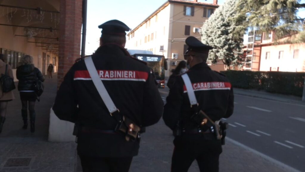 San Lazzaro: picchia la madre e il fratellino