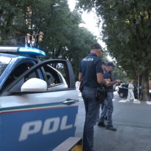 Svaligiano due appartamenti, coppia di ladri arrestata dalla polizia