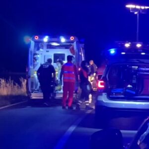 Auto fuori strada a Imola, un morto e due feriti