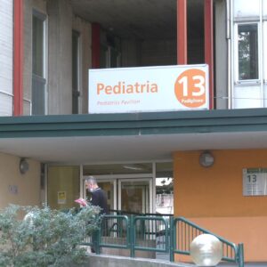 Morta al Sant’Orsola la bimba di 7 anni travolta da un’onda a Lido di Classe