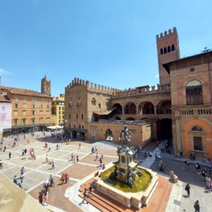 Casa, l’appello all’UE dei comuni di Bologna e Milano