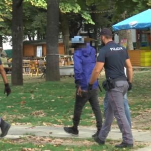 Scassina motorini per rubare la benzina