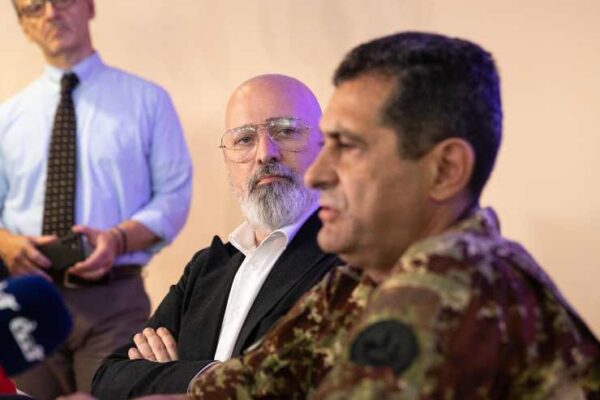 Summit governativo dopo il volo del Commissario
