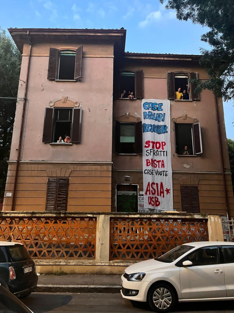 Occupata una palazzina alla Cirenaica