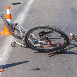 Guida ubriaco e investe una ciclista 70enne