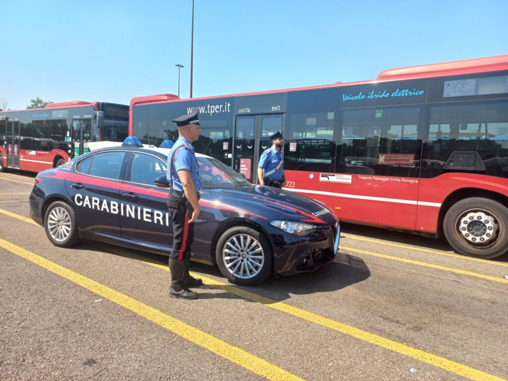 Tenta di rubare il gasolio dagli autobus, arrestato