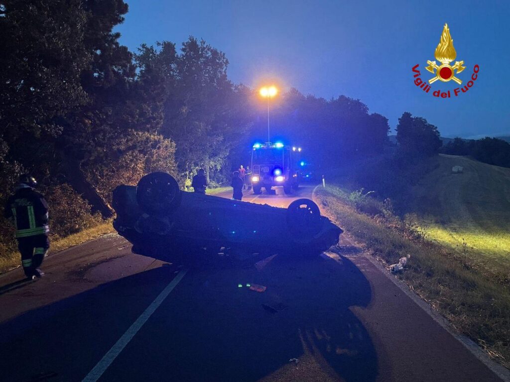 Auto si ribalta sulla Futa, un ferito