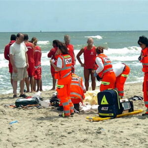 Bolognese muore in spiaggia dopo un malore