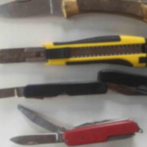 Coltelli e catene nello zaino, denunciato