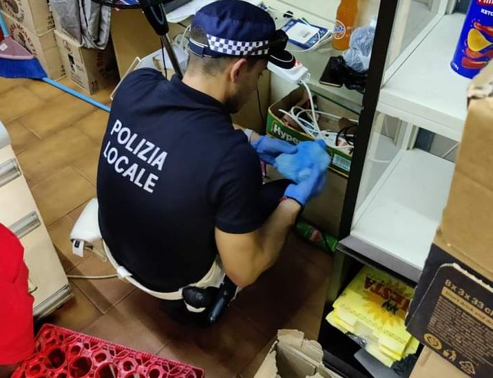 Scarsa igiene: 50 kg di alimenti sequestrati a San Pietro in Casale