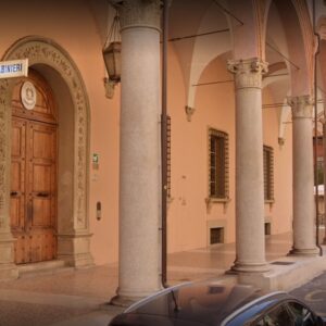 Si sente male e va dai carabinieri, ma aveva un foglio di via