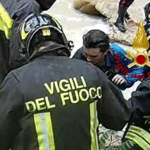 Scivola in un torrente a Monte San Pietro, 15enne salvato da vigili del fuoco