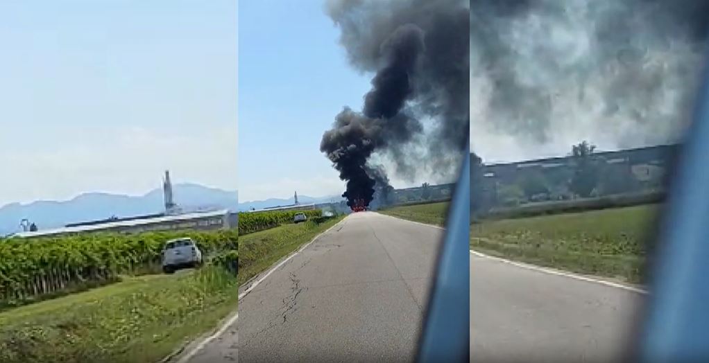 Brucia un trattore, salvo il conducente
