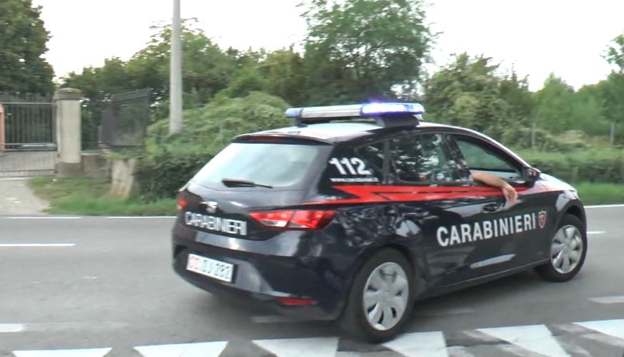 Infrange il divieto di avvicinamento alla moglie per coltivare l’orto