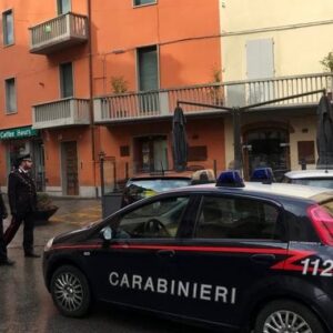 Rubano vestiti e li indossano subito, tre minori denunciati