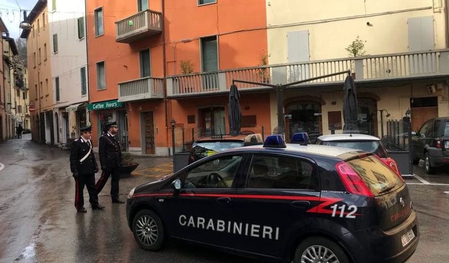 Rubano vestiti e li indossano subito, tre minori denunciati