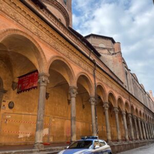Rissa tra stranieri in centro a Bologna, uno finisce in ospedale