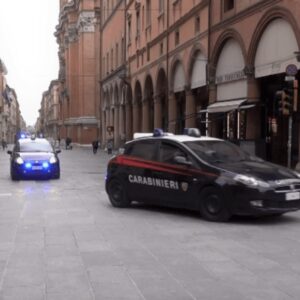 Atti osceni in pieno centro, 48enne denunciato a Bologna
