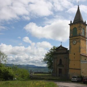 Ex chiesa in vendita a Monghidoro: “immobile signorile” a 200.000 euro