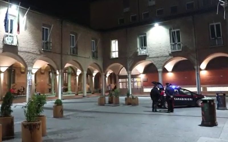 Spaccia davanti a Economia, arrestato e subito scarcerato