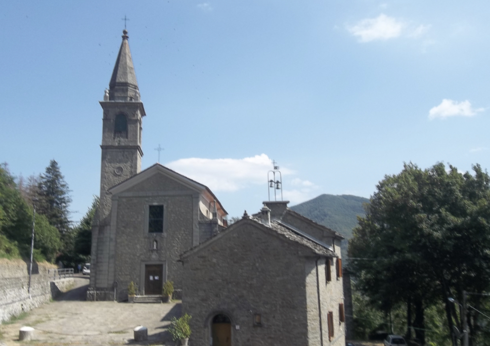 Bimbo di tre anni cade da un muretto, è grave