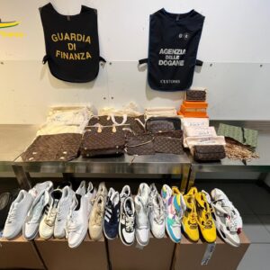 Più di 1.500 articoli contraffatti sequestrati a passeggeri in arrivo al Marconi