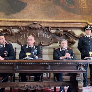 Legavano gli ospiti con lo scotch. Inchiesta su una struttura per anziani