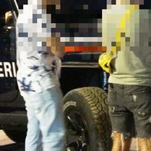 Due tredicenni armati di coltello rapinano un coetaneo