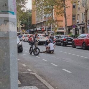 Via Mengoli: ciclista investito sulla ciclabile contestata