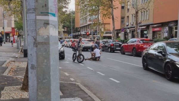 Via Mengoli: ciclista investito sulla ciclabile contestata