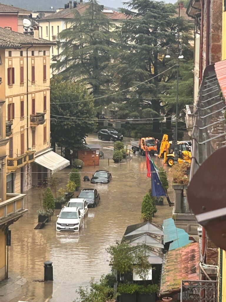 Porretta sott’acqua, torrenti esondano