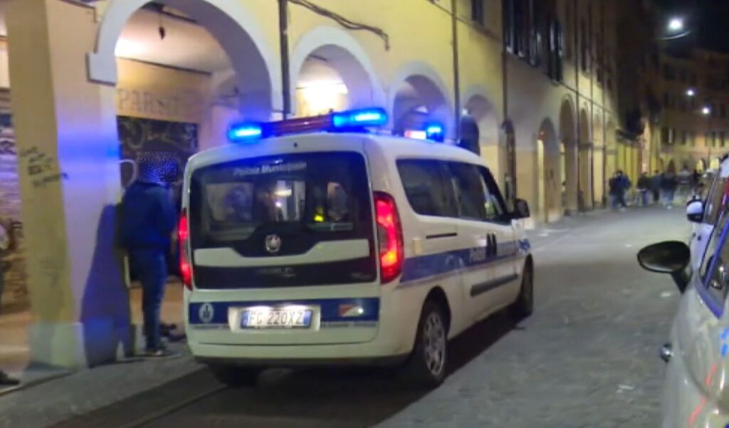 Movida: chiusura anticipata per altri due locali del centro di Bologna