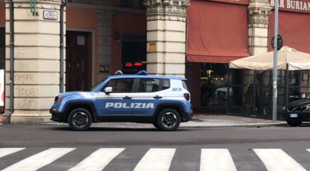 Danneggia un negozio e ha in tasca 30 grammi di ‘fumo’: espulso nigeriano