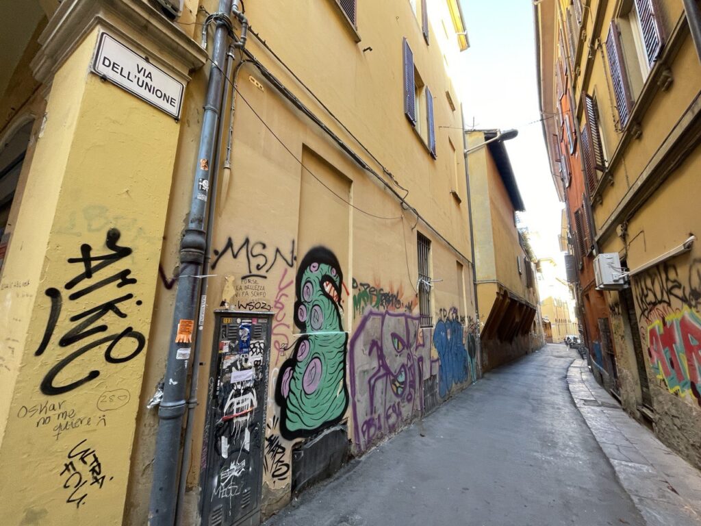 Violentata da due uomini in zona universitaria: uno preso, l’altro in fuga