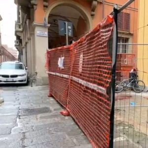 Gravissimo operaio caduto in un cantiere in Strada Maggiore